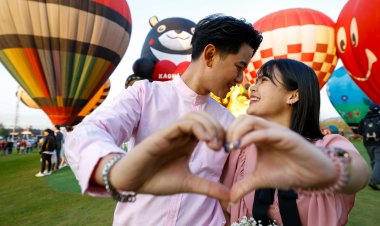 16 คู่รัก ขึ้นบอลลูนบอกรักบนฟ้าเติมหวานวันวาเลนไทน์ ที่ สิงห์ปาร์ค เชียงราย