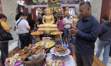 แห่แก้บน-ขอโชคลาภ หลวงพ่อปากแดงศักดิ์สิทธิ์แน่นวัดพราหมณี