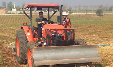 “รองเสา”รณรงค์“ไถกลบใบลงดิน เพิ่มอินทรีย์ฯ มีประโยชน์ ลดฝุ่น PM 2.5”