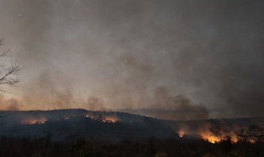 ระทึก!ไฟป่าเขาคอกช้างทับลานลามไม่หยุดวอดแล้วเกือบ 500 ไร่