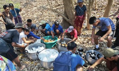 ผู้อพยพหนีภัยสงครามทะลักชายแดนไทยหลังทหารเมียนมาทิ้งบอมบ์ถล่มชนกลุ่มน้อย