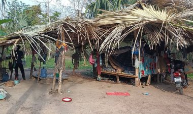 ชีวิตรันทด!พ่อเลี้ยงเดี่ยวยากจน ปลูกกระท่อมใบลานเลี้ยงลูก2ชีวิต