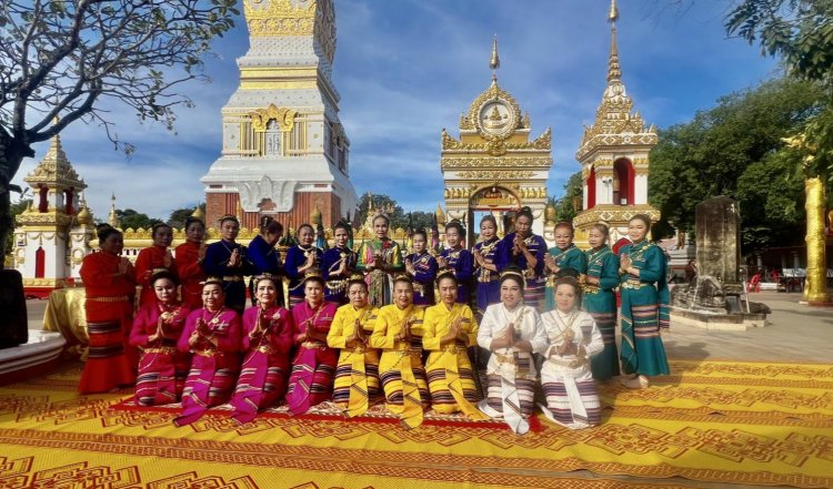 ประชาชนนครพนมร่วมใจซ้อมฟ้อน ชุดศรีสัตตนานาคราชพระธาตุพนม