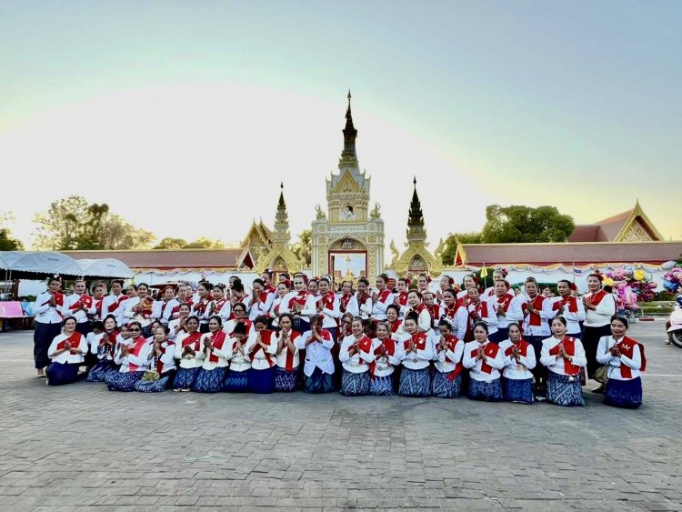 ซ้อมใหญ่ทีมครูจันทร์ พร้อมเพียงโชว์ “ศรีโคตสมบูรณ์”งานพระธาตุพนม