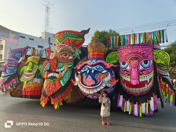 สุดยิ่งใหญ่ สีสัน ตระกาลตา “ผีตาโขน” ร่วมริ้วขบวนแห่งานดอกฝ้ายบานเมืองเลย