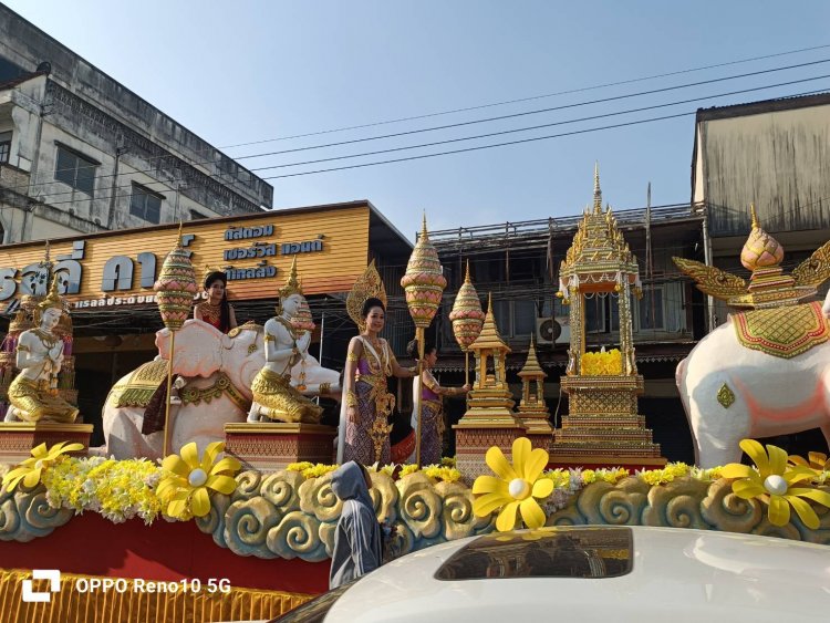 สาวงามไทเลยร่วมใจสวมผ้าไทย อนุรักษ์ท้องถิ่น “งานดอกฝ้ายบาน” เมืองเลย