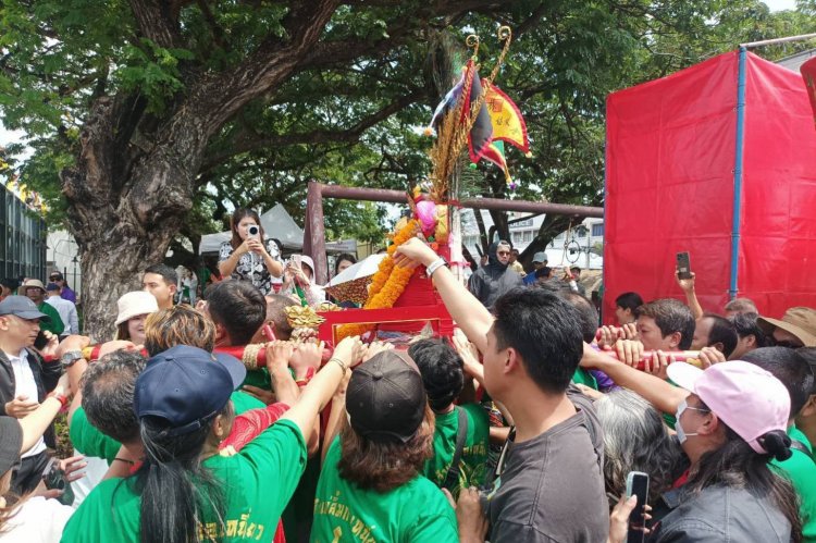 พลังศรัทธาชาวตานี ร่วมพิธีแห่ “เจ้าแม่กอเหนี่ยว” บนดินแดนอันศักดิ์สิทธิ์