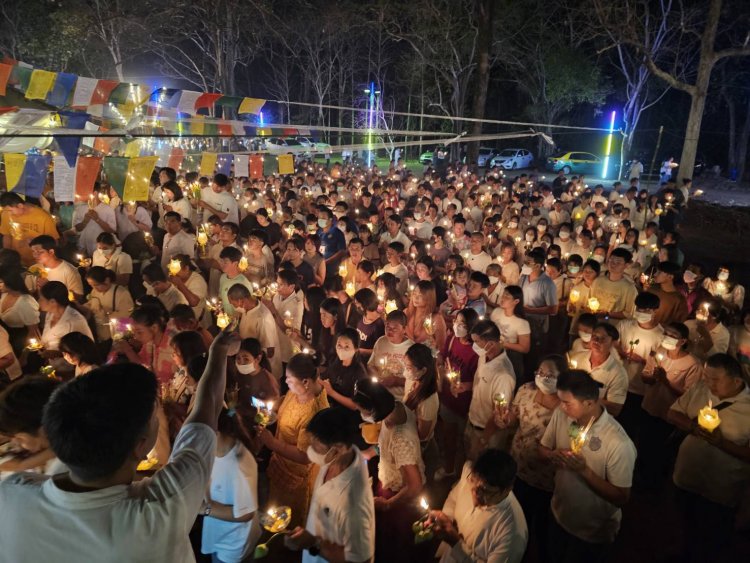 พุทธศาสนิกชนปราจีนฯนับหมื่นพร้อมใจใสชุดขาวเวียนเทียน“วันมาฆบูชา”