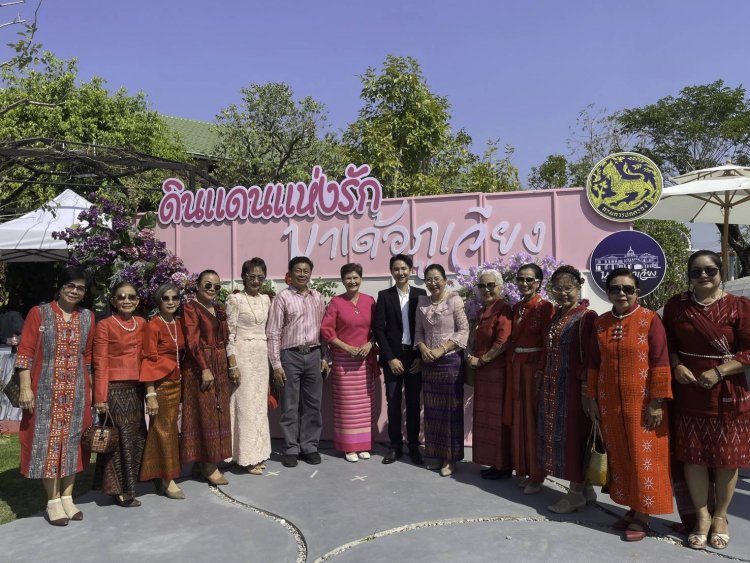 14คู่รักขอนแก่นจูงมือจดทะเบียนสมรสที่คฤหาสน์สุดหรู