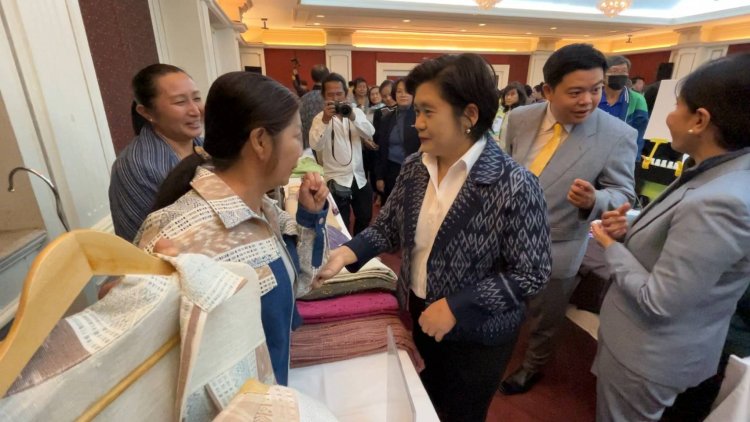 ติวเข้มผู้ประกอบการอีสาน  เดินหน้าพัฒนา 250 ผลิตภัณฑ์เด่น สู่สินค้าชุมชนระดับดีมาก