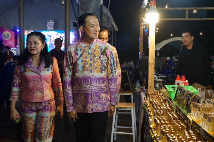 นราธิวาสเปิดงานอาหารจานเด็ด "ไทย-มาเลย์"แห่ข้ามแดนลิ้มรสกระตุ้นเศรษฐกิจคึกคัก