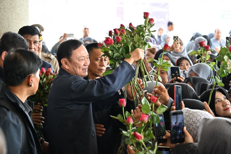 “ทักษิณ”โวลั่นต้องสร้างสันติสุข 3 จังหวัดชายแดนใต้ให้ได้ในรัฐบาลชุดนี้