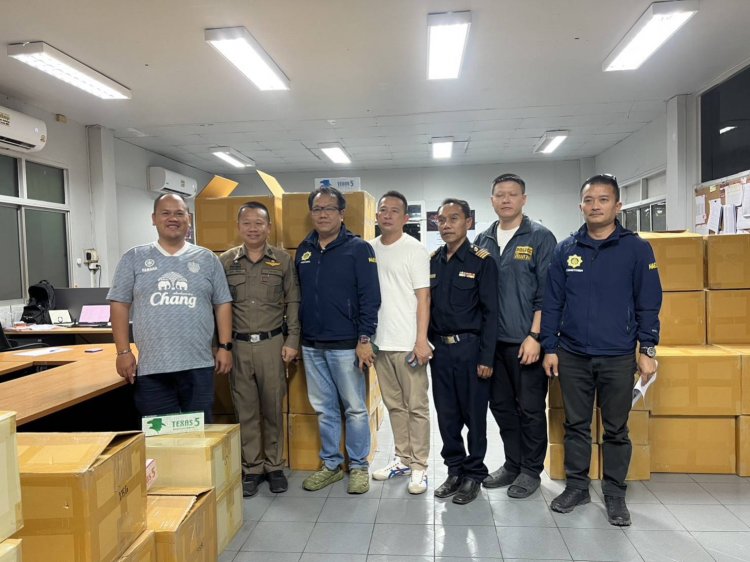 ตำรวจชุดสืบสวน สภ.แม่สอด สนธิกำลังบุกจับแก๊งลักลอบขายบุหรี่เถื่อนยึดของกลางเพียบ