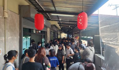 ประชาชนล้นศูนย์บริการ เดินทางมายืนยันสิทธิด้วยตนเอง