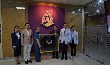 ดร.หม่อมหลวงสราลี -คุณวุฒิศักดิ์-ภูมิธรรม-ตัวแทน ปปร.28  ร่วมมอบเงิน 1 แสนบาท