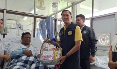 ผวจ.นราฯลงพื้นที่สุไหงโก-ลกเยี่ยมให้กำลังผู้บาดเจ็บจากความไม่สงบ