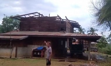 "พายุฤดูร้อน" มาพร้อม "ลูกเห็บ" พัดถล่มบ้านเรือนชาวสุรินทร์ยับ 83 หลัง