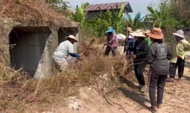 ชาวตำบลบึงมะลูร่วมกันพัฒนาหมู่บ้านทำความสะอาดบังเกอร์หมู่บ้านชายแดนไทย/กัมพูชา