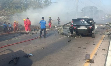 สลด!รถบรรทุกพุ่งข้ามเกาะชนกระบะ พ่อแม่ลูกดับ บาดเจ็บ 1 ราย