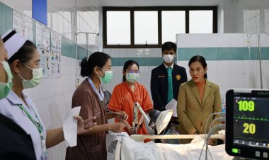 ศอ.บต. ลงพื้นที่เยี่ยมให้กำลังใจผู้ได้รับบาดเจ็บจากเหตุคนร้ายวางระเบิดที่สุไหง-ลก