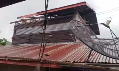 สุรินทร์อ่วม!พายุฤดูร้อน พัดถล่มบ้านเรือนหลังคาปลิวว่อนเสียหายหลายสิบหลัง