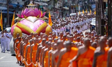 ‘ปัตตานี’อัญเชิญพระบรมสารีริกธาตุประดิษฐาน ปทุมเจดีย์ เจดีย์พระพุทธเจ้า 5 พระองค์