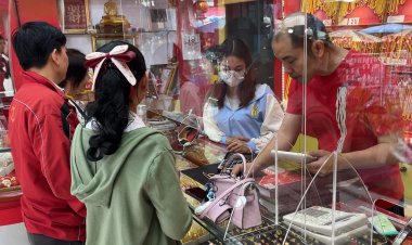 เศรษฐีภูธรแห่ซื้อทองคำเก็งกำไรมั่นใจเทศกาลสงกรานต์ทะลุบาทละ5หมื่นบาทแน่