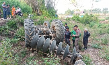 สลด!หนุ่มใหญ่วัย 49 ซิ่งรถไถแหกโค้งเสียหลักรถพลิกคว่ำทับดับ