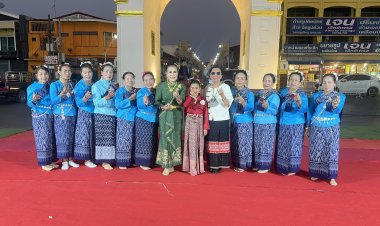 ชาวบ้านนครพนมพร้อมใจ ฟ้อนรำศรีโครตบูรณ์ “งานกินข้าวแลง แยงพระธาตุ”