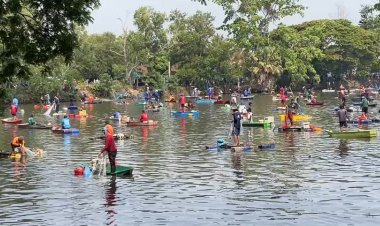 เซียนแหทั่วอีสานใต้ เฮโล! ซื้อบัตรหว่านจับปลาหารายได้พัฒนาหมู่บ้าน