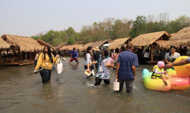 นักท่องเที่ยวแห่เล่นน้ำท้ายเขื่อนแควน้อยคลายร้อนปลุกท่องเที่ยว-เศรษฐกิจเมืองพิษณุโลกคึกคัก