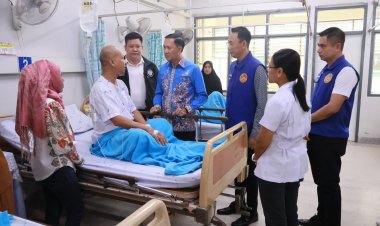 ผู้ว่าฯ นราธิวาส มอบกระเช้าเยี่ยมให้กำลังใจ 3 จนท.ได้รับบาดเจ็บจากเหตุไม่สงบในพื้นที่