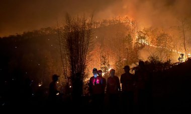 ไฟป่าปะทุติดหมู่บ้าน! บางส่วนดับไม่ได้ เมืองแม่ฮ่องสอนควันหนาทึบ