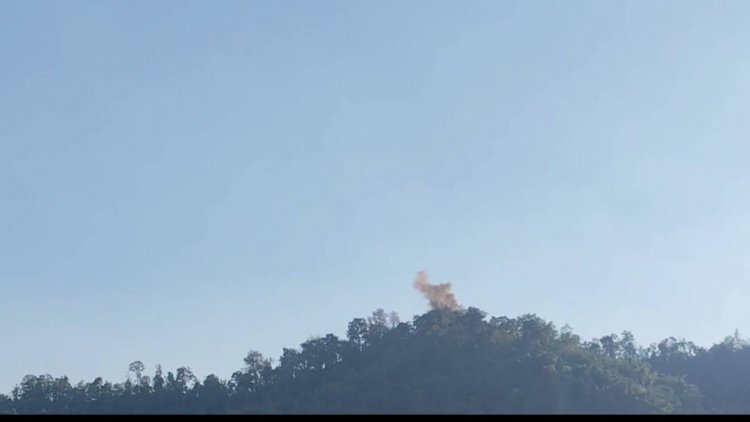 กกล.KNLA บุกโจมตีฐานทหารเมียนมาดุเดือน ผู้อพยพหนีตายเข้าฝั่งไทยเกือบพันคนแล้ว