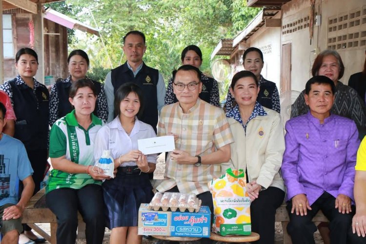 พ่อเมืองอำนาจเจริญนำคณะลงพื้นที่ตรวจเยี่ยมนักเรียนทุนการศึกษาพระราชทานฯ