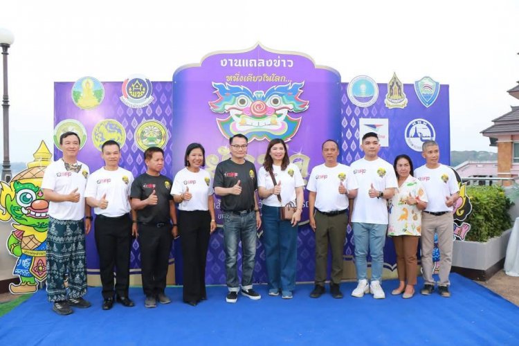 "หนึ่งเดียวในโลก"งานประเพณีแห่ยักษ์คุริมฝั่งแม่น้ำโขง ไทย-ลาว อำเภอชานุมาน