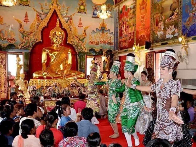 พิจิตรชูสายมูพาเที่ยวงานวัดมหกรรมรวมพลคนโชคดีจ้างลิเกรำทำการแสดงแก้บน