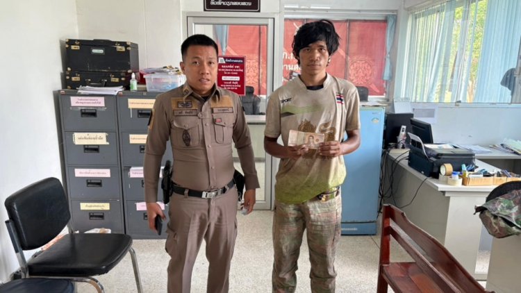 สังคมไม่สิ้นคนดี!หนุ่มเก็บของเก่าหาเลี้ยงยายเก็บเงิน 1 แสน รีบนำส่งตำรวจคืนเจ้าของ