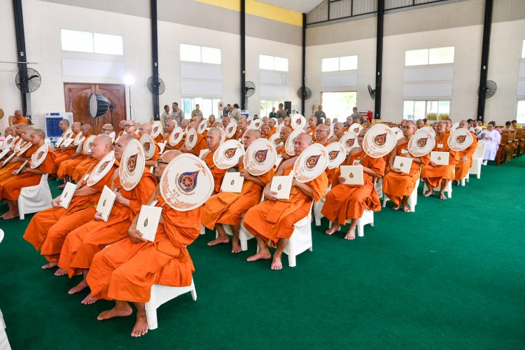 พ่อเมืองชลบุรีร่วมพิธีปิดโครงการฝึกอบรมพระวิปัสสนาจารย์ทุนเล่าเรียนหลวง รุ่นที่ 5