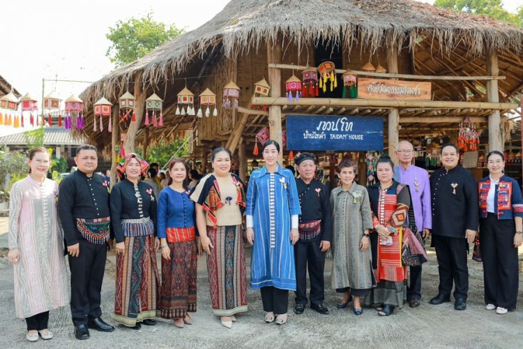 วธ.เปิดโครงการ 1 อำเภอ 1 ลานสร้างสรรค์ “จิ๊มเจื่องกิ๋น อิ้นแก๊น ดินแดนไต๊ดำ”