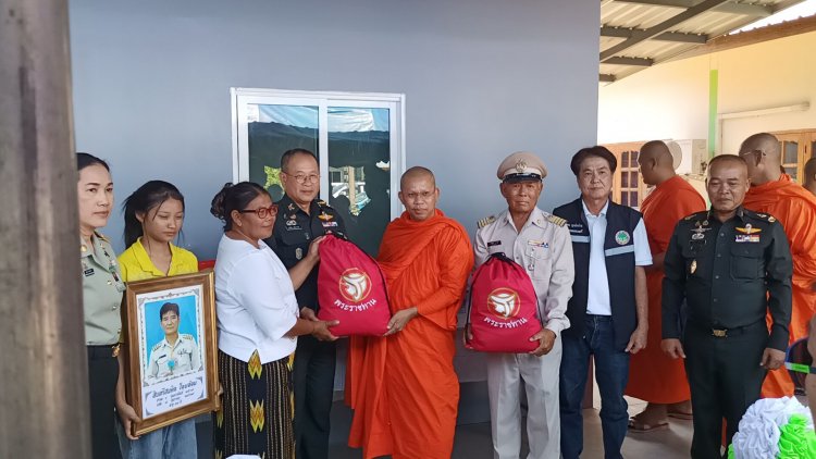 ทำดีด้วยหัวใจ.! อผศ.ร่วมกับ วัดอินทรวิหารฯ มอบบ้านให้กับทหารผ่านศึกที่ยากไร้ 2 ราย