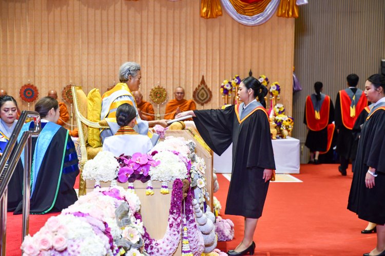 สมเด็จพระกนิษฐาธิราชเจ้าฯ พระราชทานปริญญาบัตรแก่ผู้สำเร็จการศึกษาจากมหาวิทยาลัยบูรพา ประจำปีการศึกษา 2566