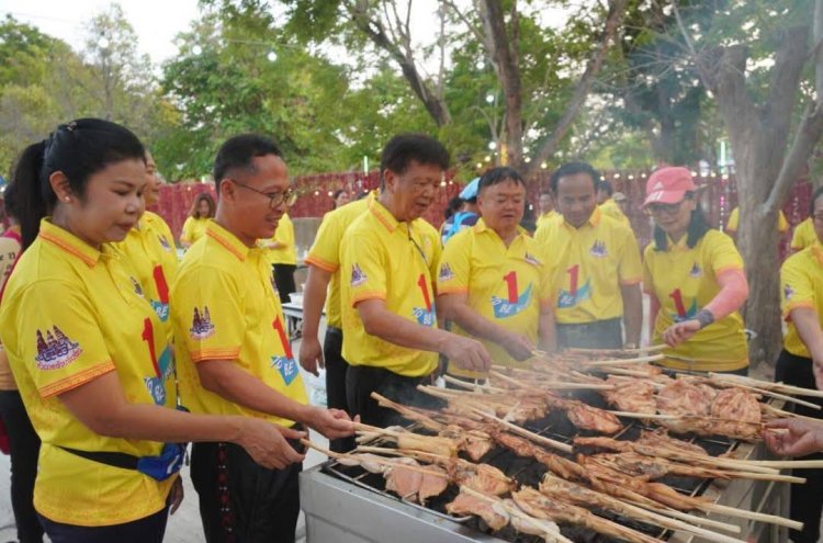 ศรีสะเกษฉลอง 48 ปีห้วยทับทันจัดใหญ่เทศกาลไก่ย่างโลก-ของดีหนึ่งเดียวอำเภอห้วยทับทัน