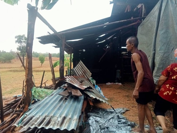 อำนาจเจริญอ่วม!พายุฤดูร้อนถล่มบ้านเรือนเสียหาย 21 หลัง เร่งช่วยเหลือผู้ประสบภัย