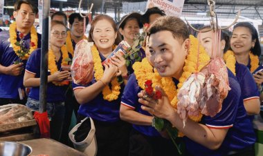 "เสี่ยป๊อก" เดินอ้อนขอคะแนน พ่อค้าแม่ค้า ชูนโยบายตลาดยุคใหม่ ทันสมัย ปลอดโรค ปลอดภัย” น่าซื้อ