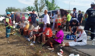 สลด!รถบัสแสวงบุญขับชนหกล้อบรรทุกแม็คโครบาดเจ็บ 25 ตาย 2