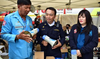 ชมรมโฮปมอบโทรโข่ง 32 ตัว ให้เจ้าหน้าที่ทาง กทม. ใช้ในปฏิบัติการกู้ชีพตึกถล่ม