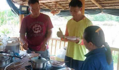 ขนลุก!กองทัพแมลงวันบุกยึดครัวทำกับข้าว คนปราจีนบุรีเดือดร้อนหนัก