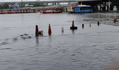 ฝนแรกเมษา “ถล่มกรุง” น้ำท่วมที่พักรถโดยสารหมอชิต 2