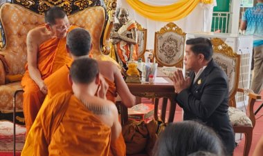 แรงศรัทธา !!! แห่กราบไหว้ขอพร “หลวงปู่ศิลา” เกจิดังแห่งภาคอีสาน